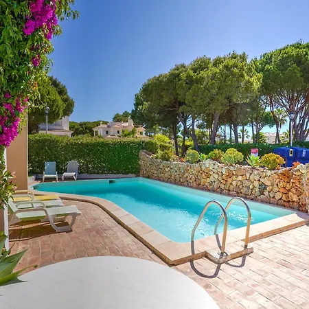 With Pool Near Tatil Evi